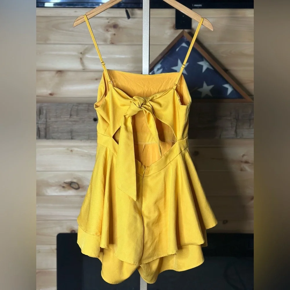 Pre-loved•Great condition• Fashion Nova• Romper• size L - Picture 5 of 7